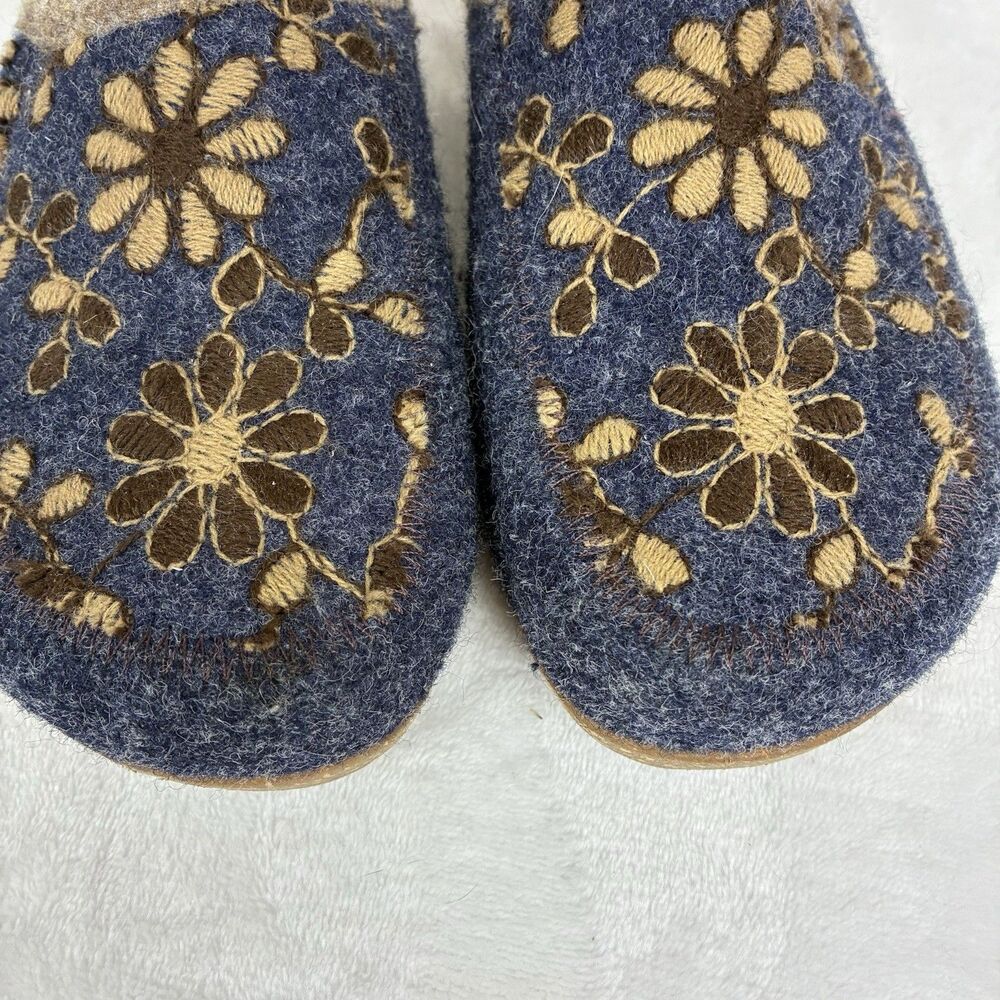 Taos Woolderness 2 Wool Clogs Women’s Size 38 US 7.5 Navy Floral Embroidered - Picture 13 of 13